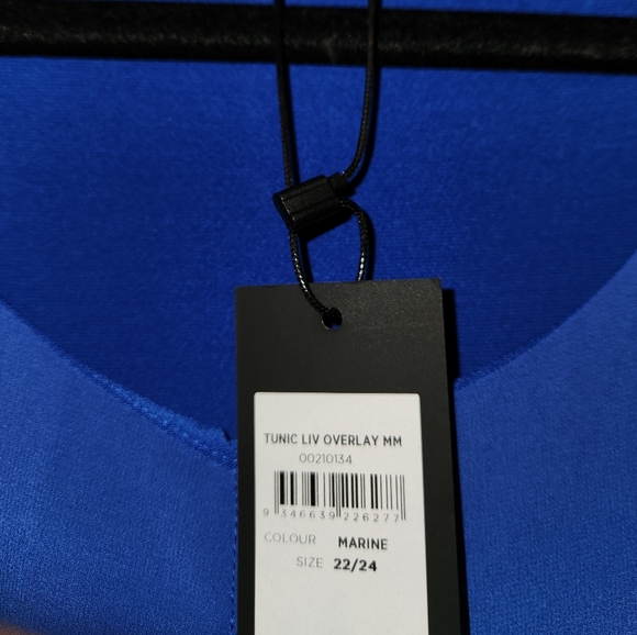 Woman's  Tunic - Picture 4 of 4